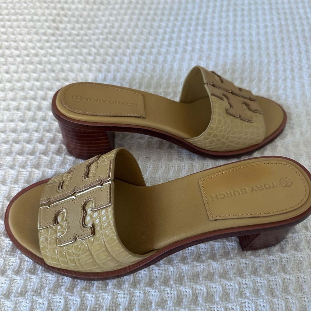 Tori Burch Ines Sandal leather croc heel in yellow/gold